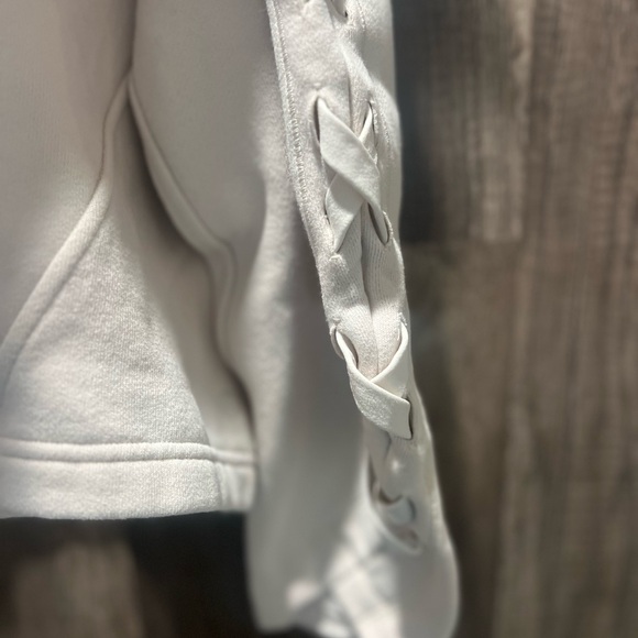 Lululemon Braided Cream Sweater Long Sleeve Detail Size 8 Womens EUC - Picture 6 of 7